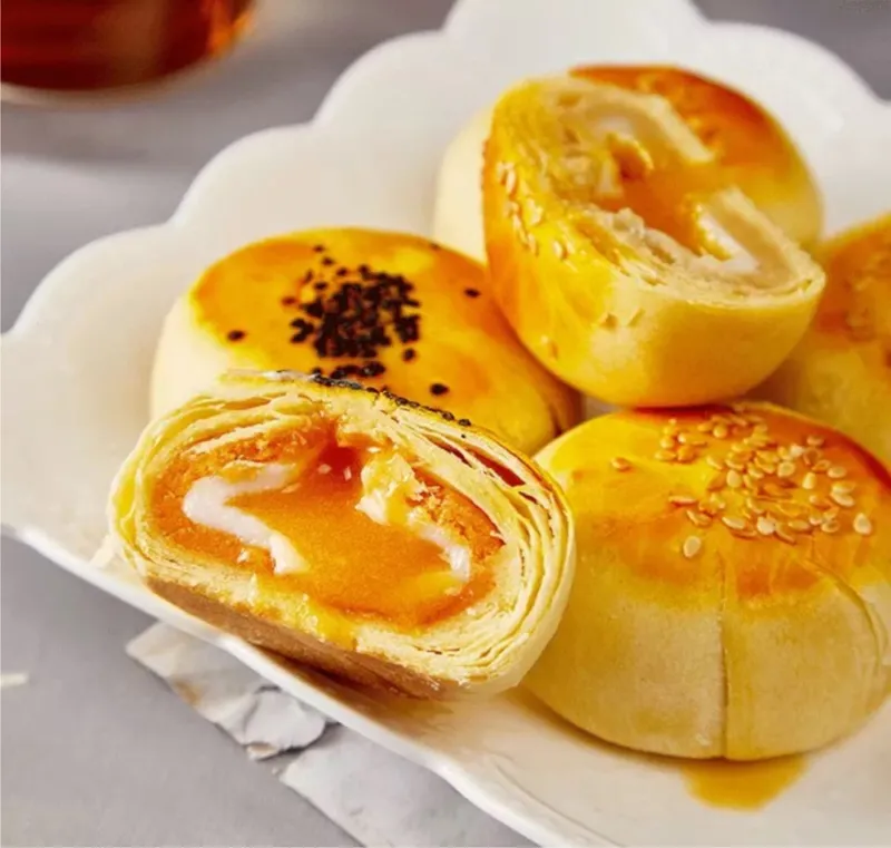banh-ngan-lop-nhan-trung-chay-liu-xin-dai-loan-hop-6-cai
